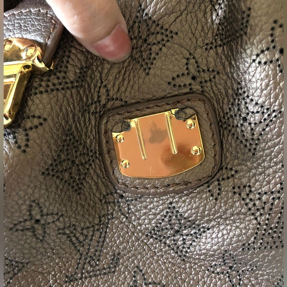 LV Mahina metallic brown ‘L’ hobo bag - Picture 5 of 15
